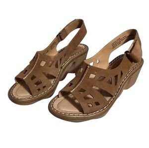 Earth Women's Stargaze Wedge Suede Sandal Light Sand Size 9B